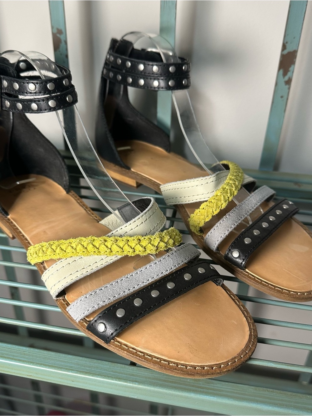 Frye & Co Women’s Evie Braided Suede Multi Strap Studded Leather Sandal Size 9